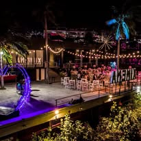 Evento en la bahía - montaje nocturno