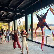 Evento con letras iluminadas