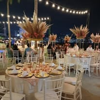 Vista del venue de noche